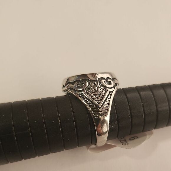 Silver And Black Ring Size 9 - Picture 2 of 3